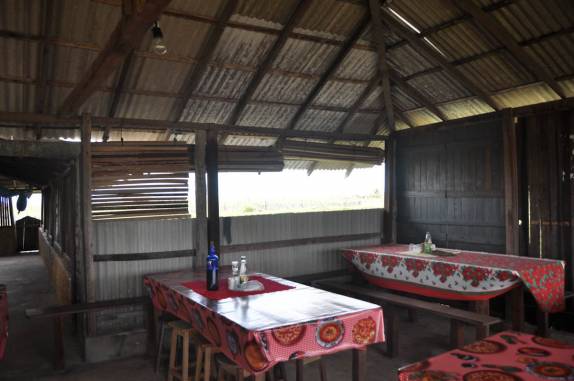 O famoso Restaurante da Luzia, no Canto de Atins, nos Lençóis Maranhenses - MA